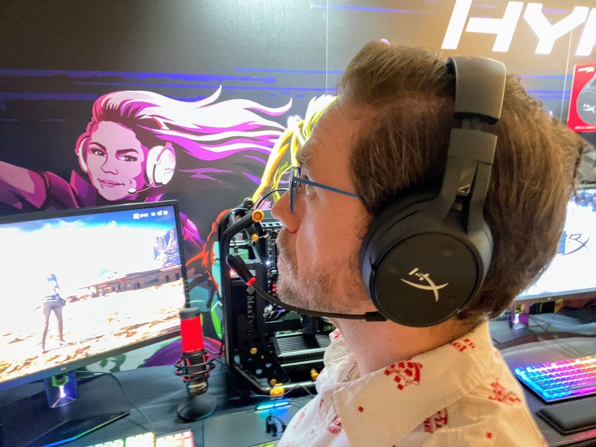 HyperX Cloud Flight S with microphone