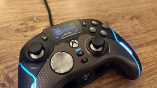 The Turtle Beach Stealth Ultra controller's inbuilt display.