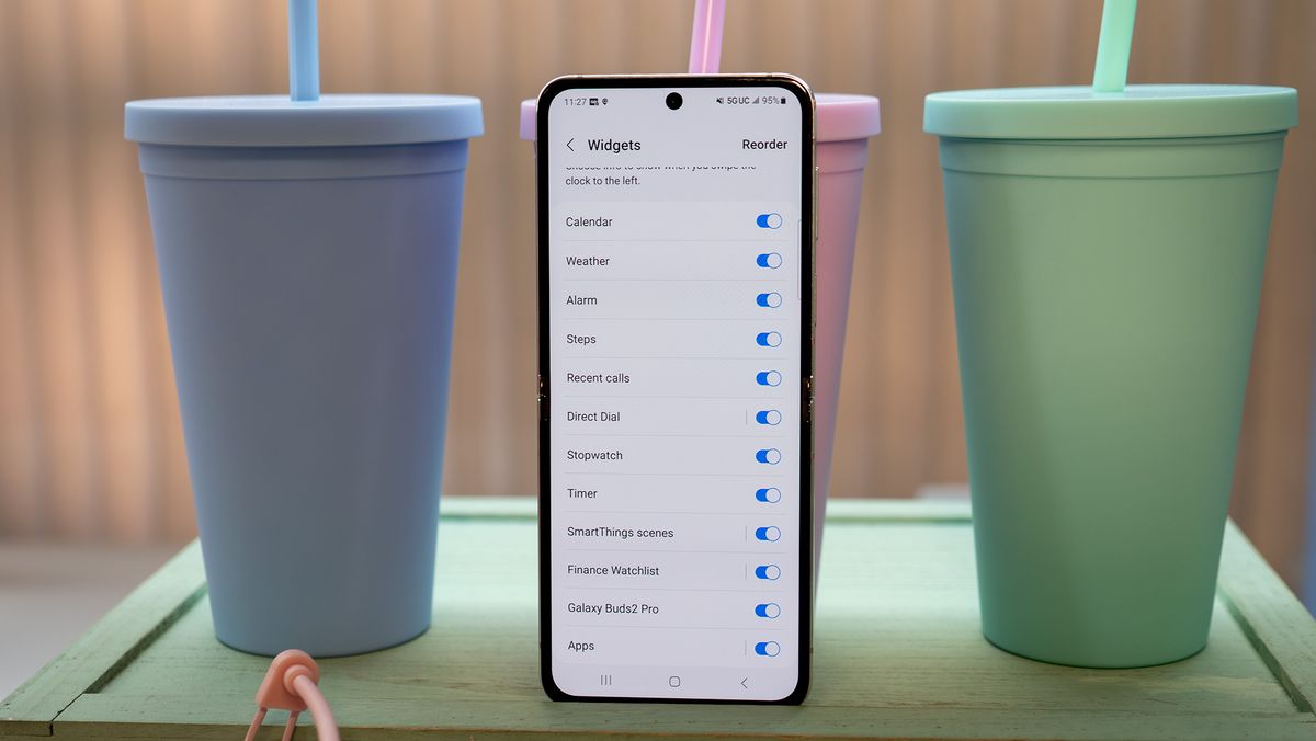 Selecting from the available cover screen widgets on the Samsung Galaxy Z Flip 5
