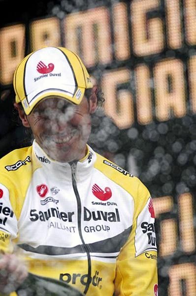 Letting it spray. Iban Mayo (Saunier Duval-Prodir) after the stage win.