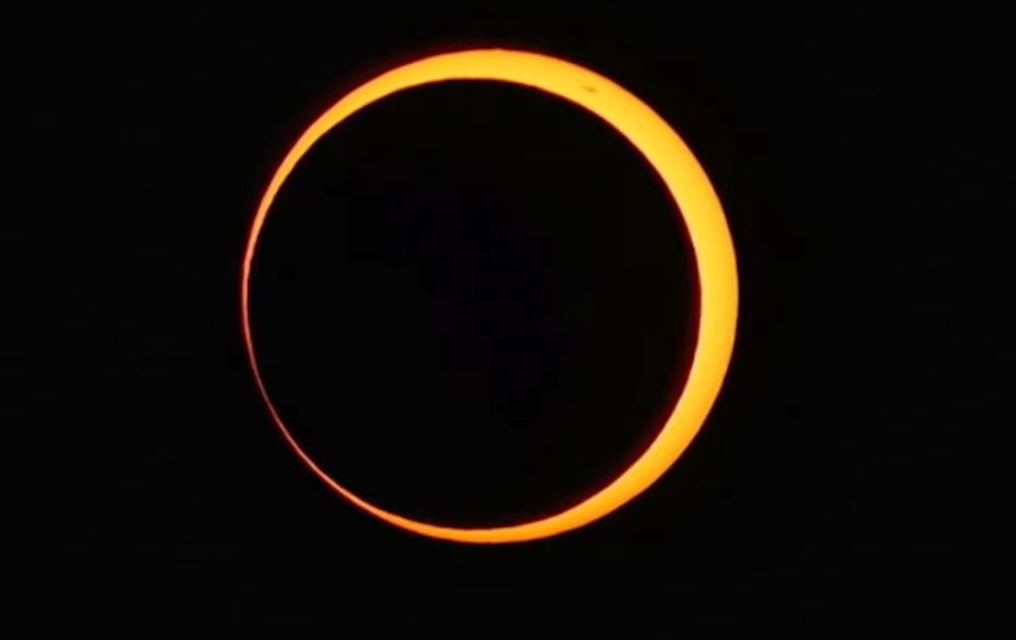 Here are the first views of the "ring of fire" phase of the annular solar eclipse above Puerto R&iacute;o Tranquilo, Chile. The footage of the eclipse over Chile is provided by Thomas Puzia while he leads an expedition from the Institute of Astrophysics at Pontificia Universidad Cat&oacute;lica de Chile.