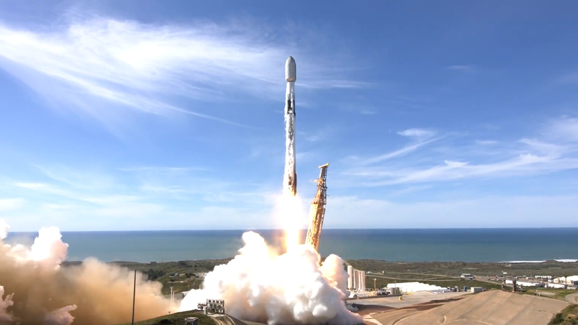 SpaceX launching 11-satellite Bandwagon rideshare mission tonight (April 7) thumbnail