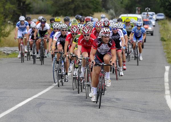 The peloton continue to chase