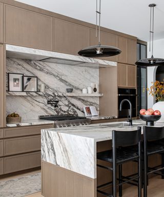 A porcelain countertop and backsplash with a marbled pattern