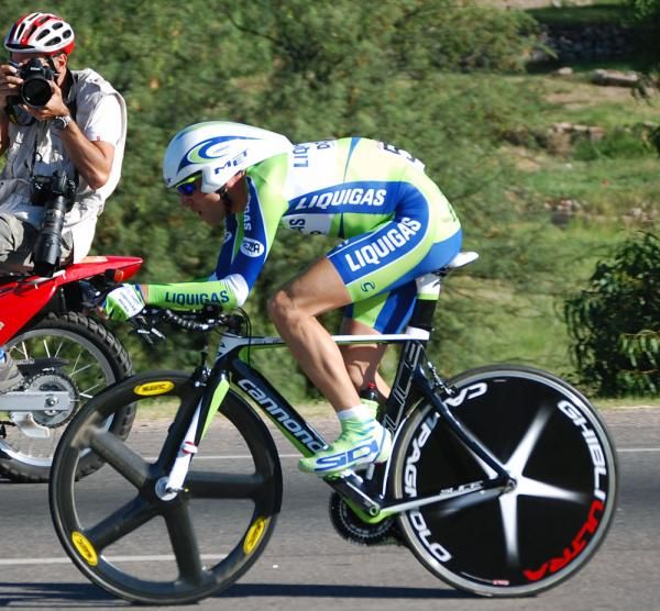 Vincenzo Nibali (Liquigas) on his way to victory and the overall lead