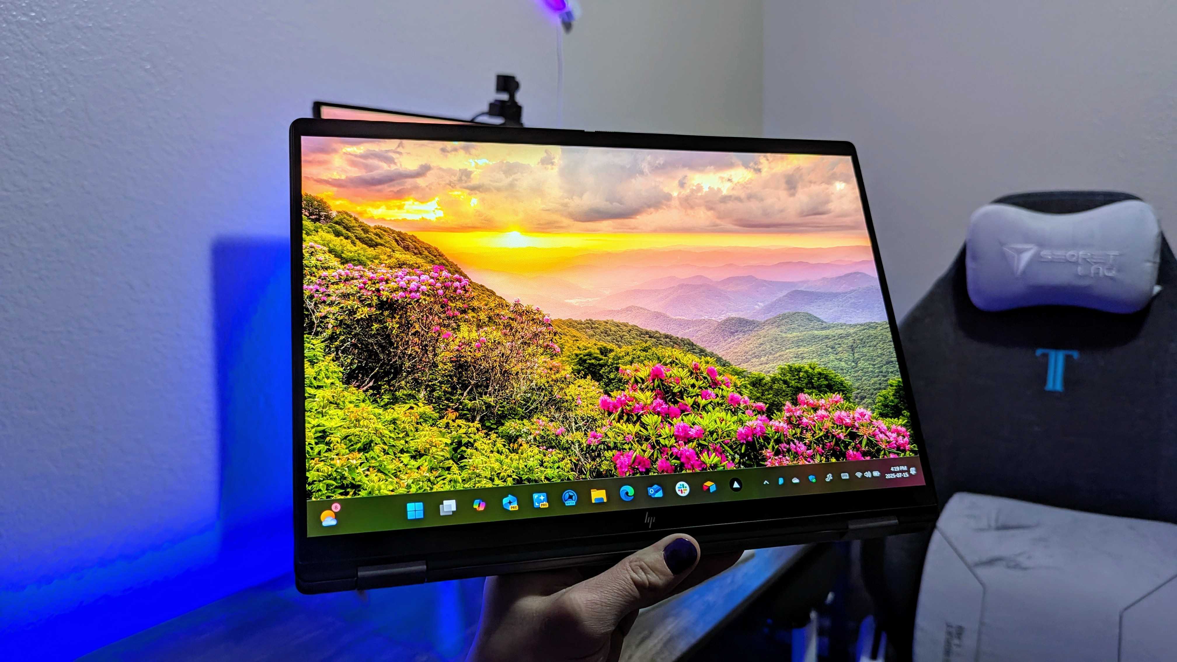 Image of the HP OmniBook X Flip 14 (2025) laptop.