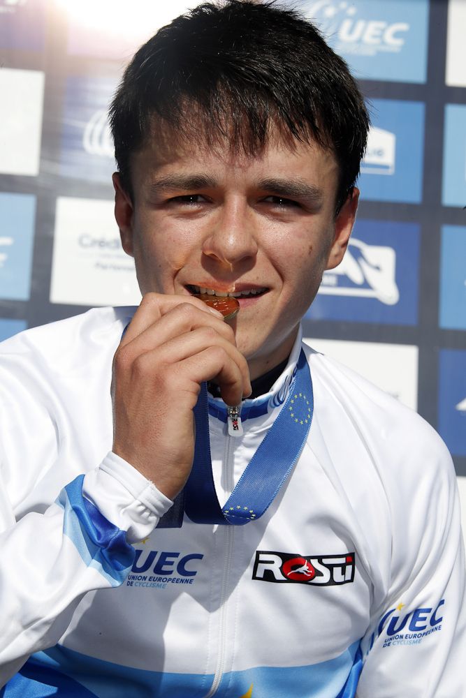 Thomas Pidcock (Great Britain) with European championships gold