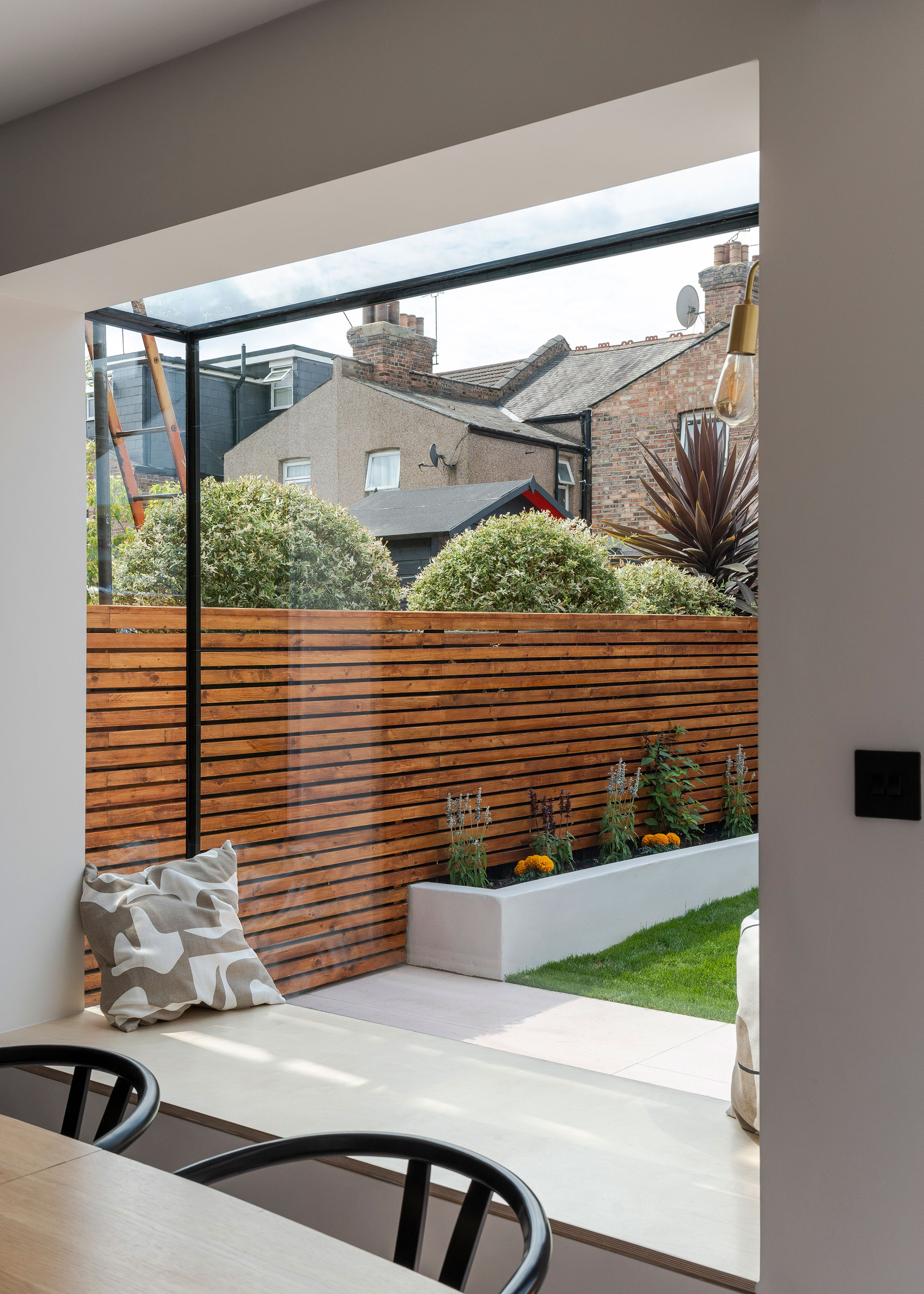 modern oriel window with window seat