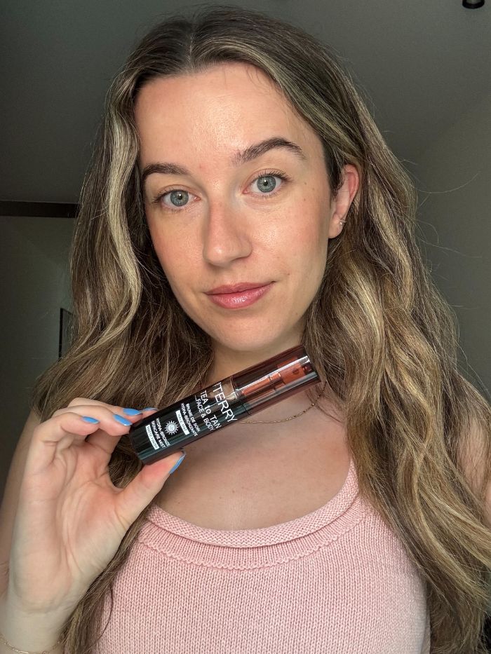 Deputy beauty editor Grace Lindsay testing the By Terry Tea to Tan