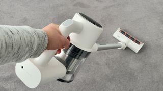 The Roidmi Z1 Air vacuuming carpet