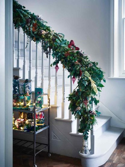Fab Festive Hallway Decorating Ideas For Hallways And Staircases