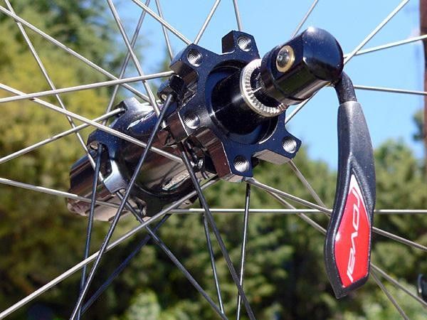 As with the new SL road hubs, DT Swiss also provides the internals for the Roval Controle wheels.