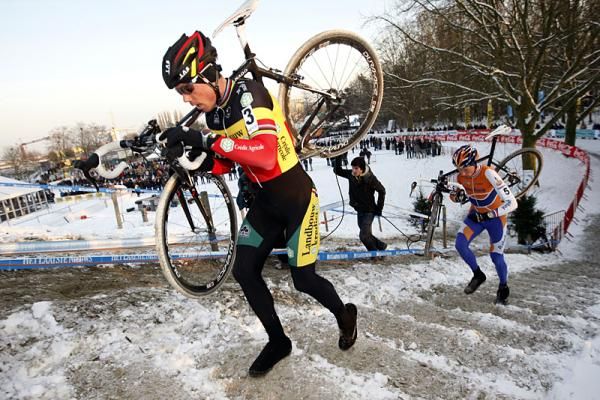 Sven Nys (Landbouwkrediet Colnago) in the lead on the stairs