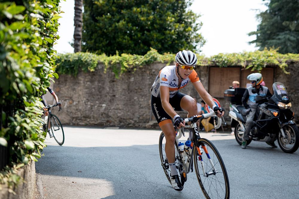Thalita de Jong (Rabo Liv) chases down Ane Santesteban on the final climb at the final stage of the Giro Rosa 2016