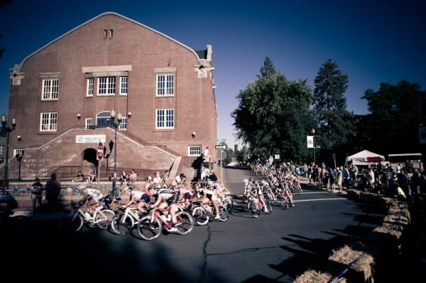 The womens field gets strung out through the fourth turn.