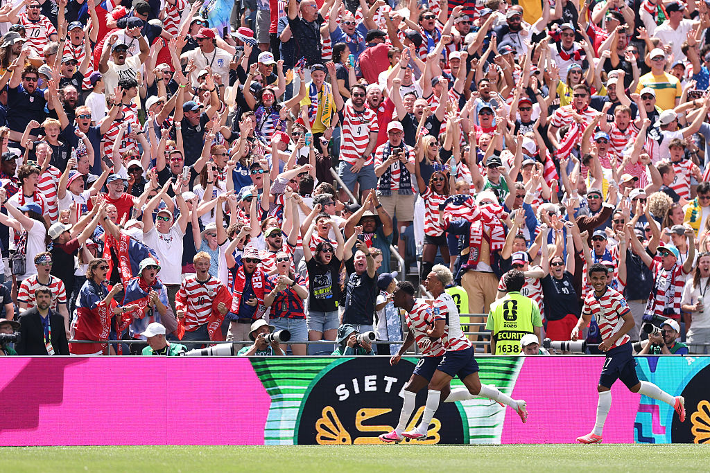 Players of the United States celebrate
