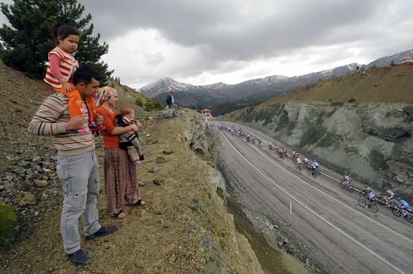 A few spectators take in the Tour of Turkey's fifth stage.
