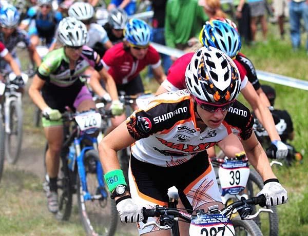 Lea Davison (Team Maxxis/Rocky Mountain) is already moving up in the field.