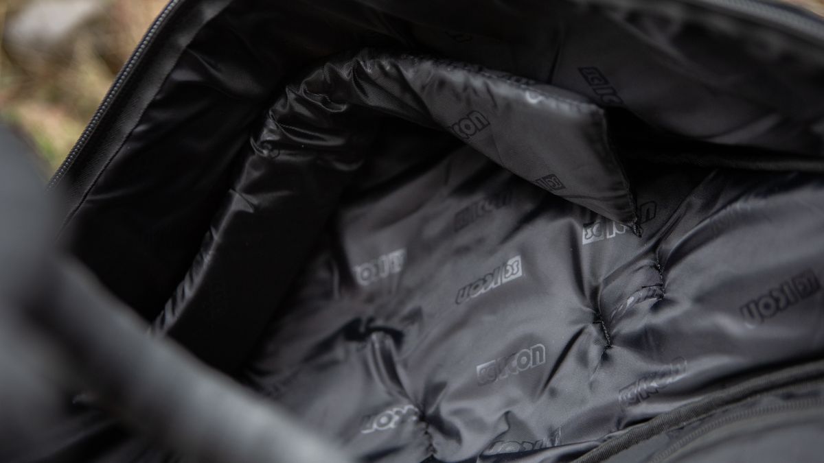 Scicon AeroComfort 3.0 detail of extra padding at controls