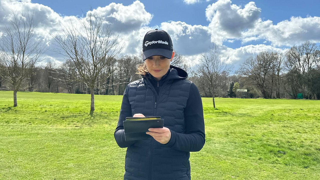 Jess Ratcliffe looking at scorecard