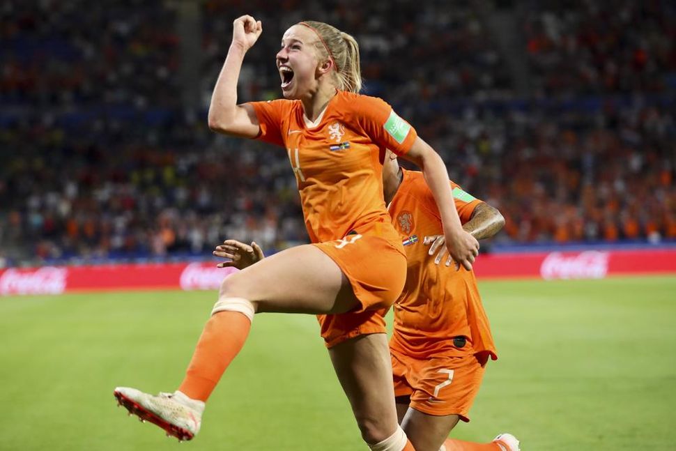 Holland set up World Cup final against United States with extratime