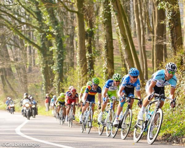 Tom Boonen leads Vansummeren and Oss