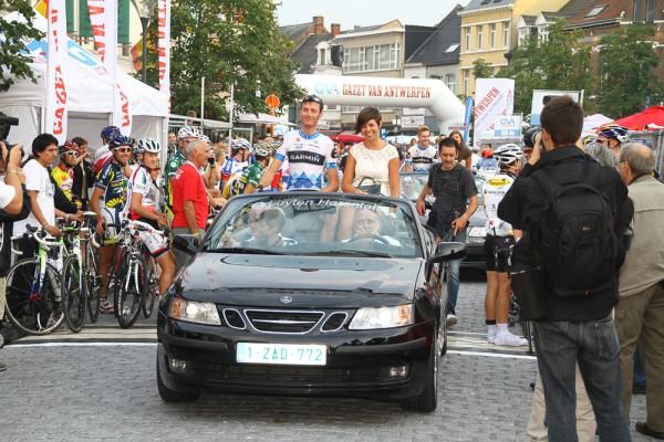 Van Summeren arrives.