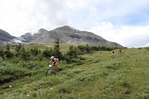 Matt Hadley rides with the leading Kona Team off the top of the Great Divide.