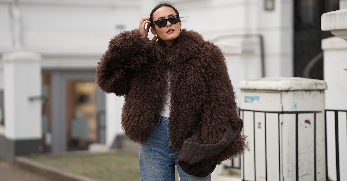 5 Outfit Ideas That Make Lightwash Skinny Jeans Look Very 2026 Instead of Very Dated