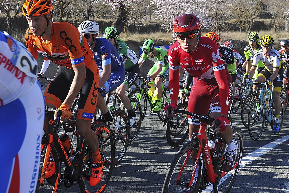 Katusha riders in the peloton at Volta a la Comunitat Valenciana stage 4