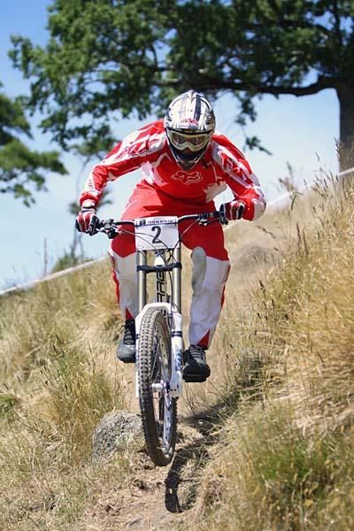 Sam Blenkinsop (LaPierre) on his way to winning the first round of the New Zealand downhill cup.