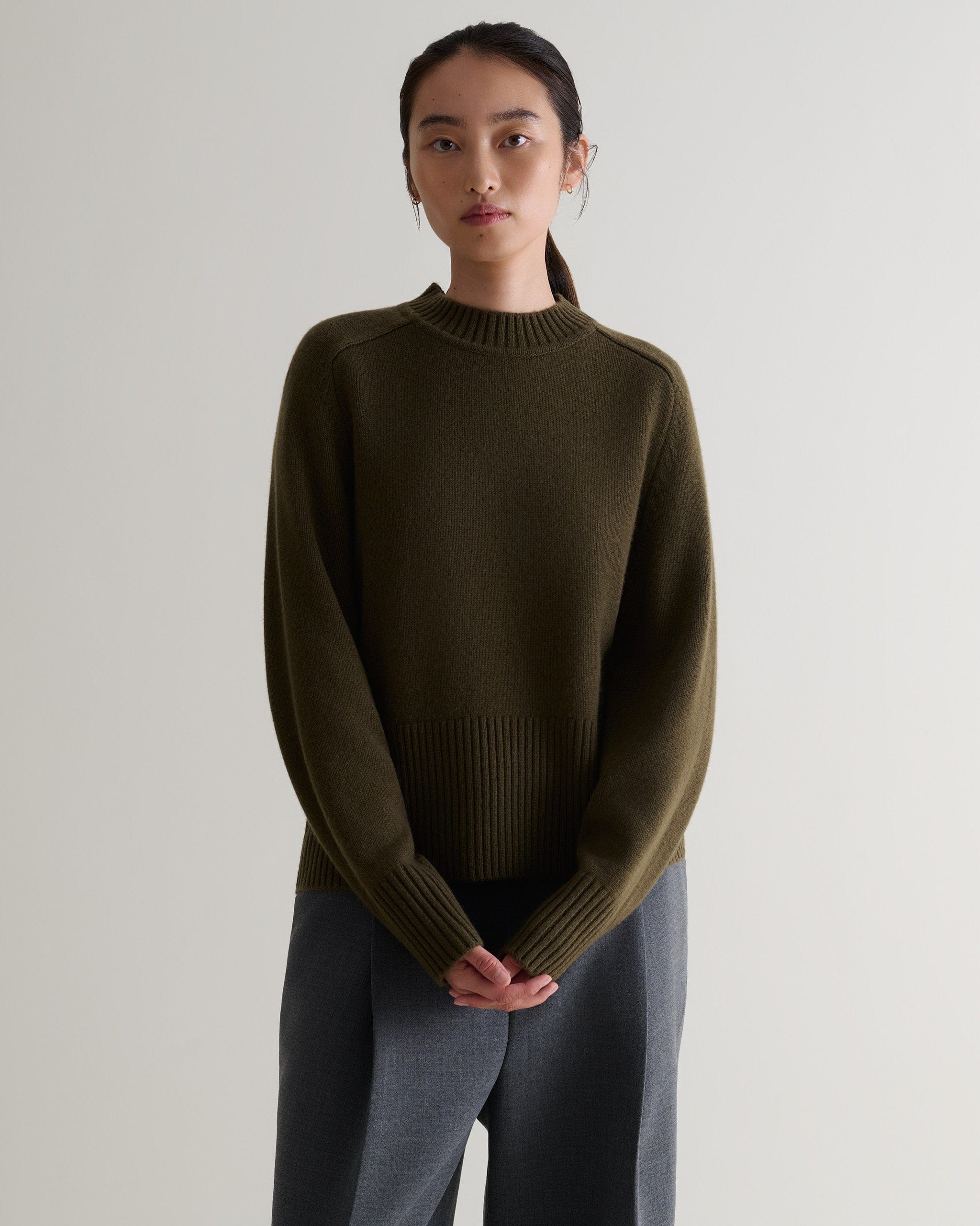 Women's Cashmere Merino Saddle Sleeve Crew Neck Jumper - Military Green - Military Green / Xs