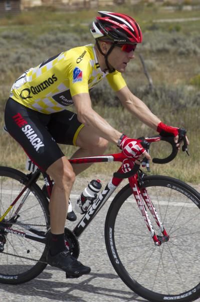 Race leader Levi Leipheimer (RadioShack) defended his yellow jersey on the penultimate stage.