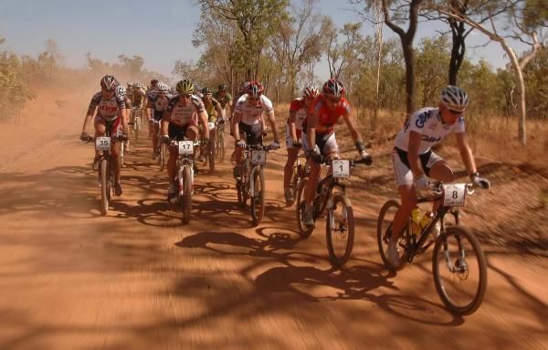 The lead bunch in the opening kilometres.