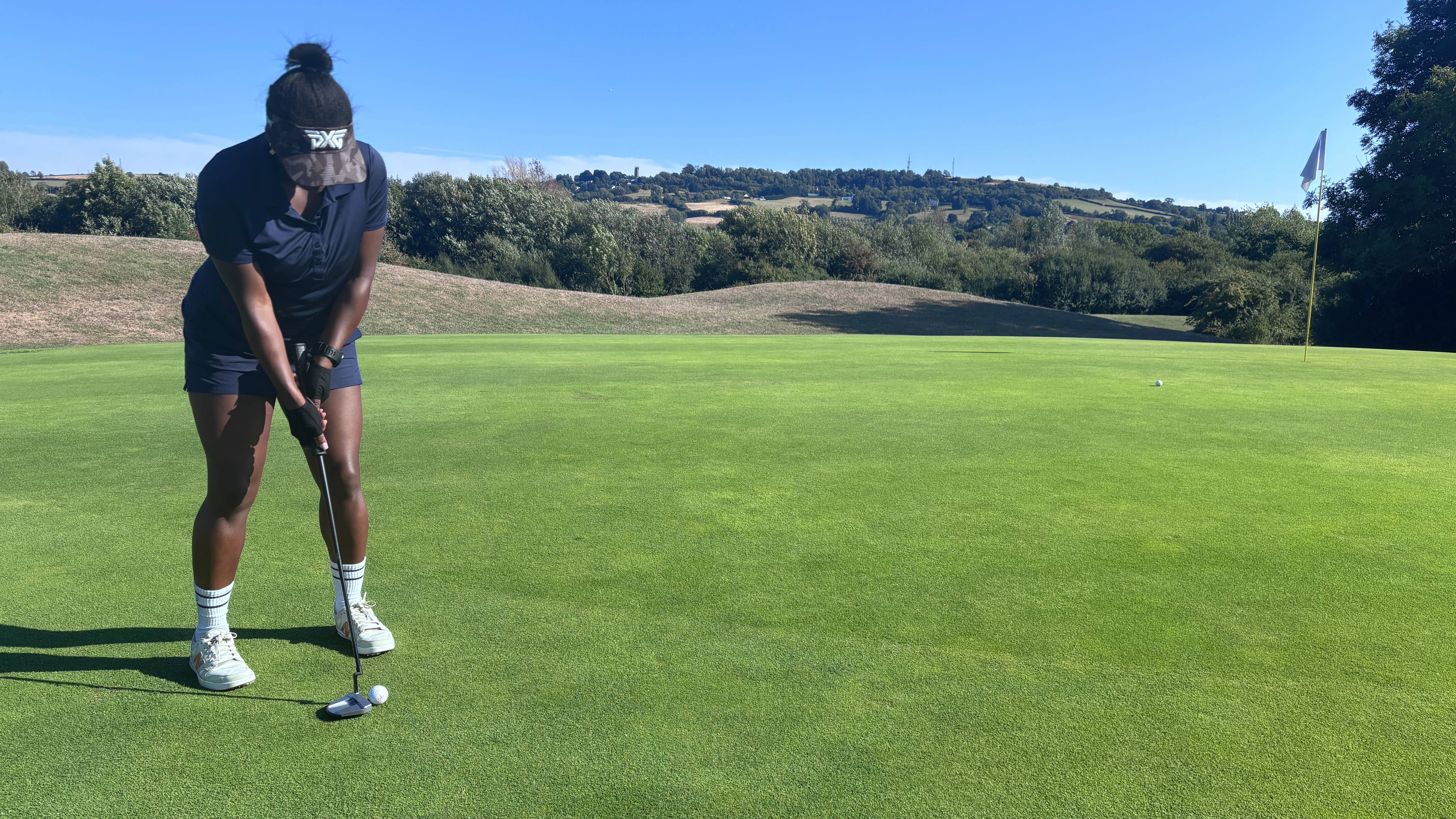 Genelle Aldred putting