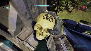 Halo: Campaign Evolved player holding Grunt Funeral Skull in Halo level