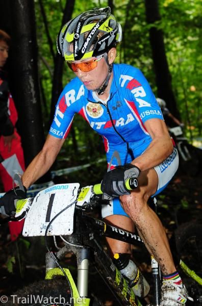 Irina Kalentieva (Russia) has no trouble in the rocks and roots