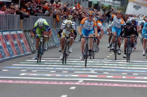 Tyler Farrar (Garmin-Transitions) gets ready to celebrate his victory - his teammates have already started