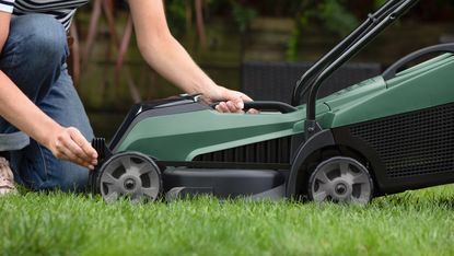 Bosch cordless online lawnmowers