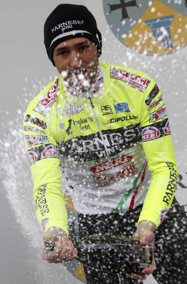 Oscar Gatto (Farnese-Neri) pops the bubbly