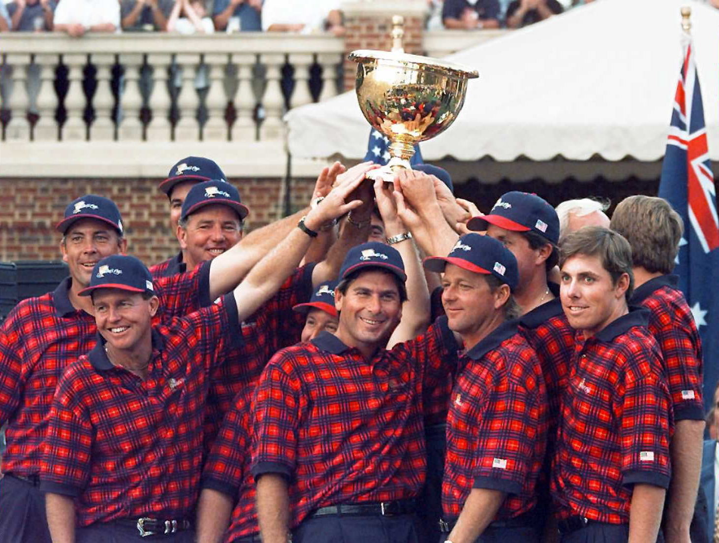 The US Team holding up the Presidents Cup in 1996