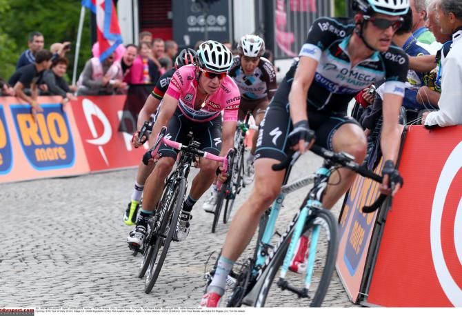 Wout Poels leads Rigoberto Uran around the final corner