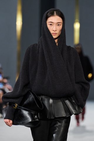 Photos of Balmain Fall-Winter 2025 runway.