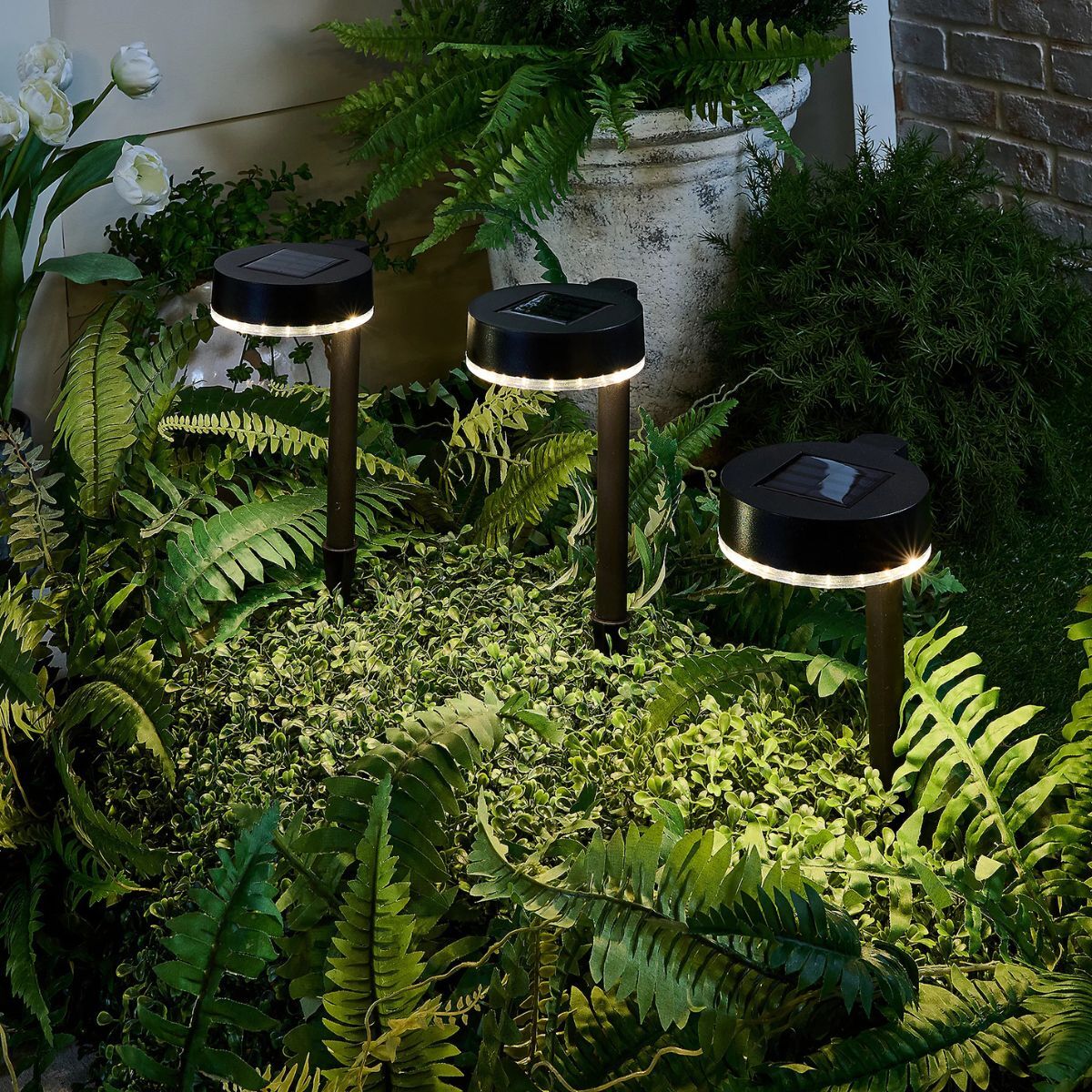 Outdoor solar lighting