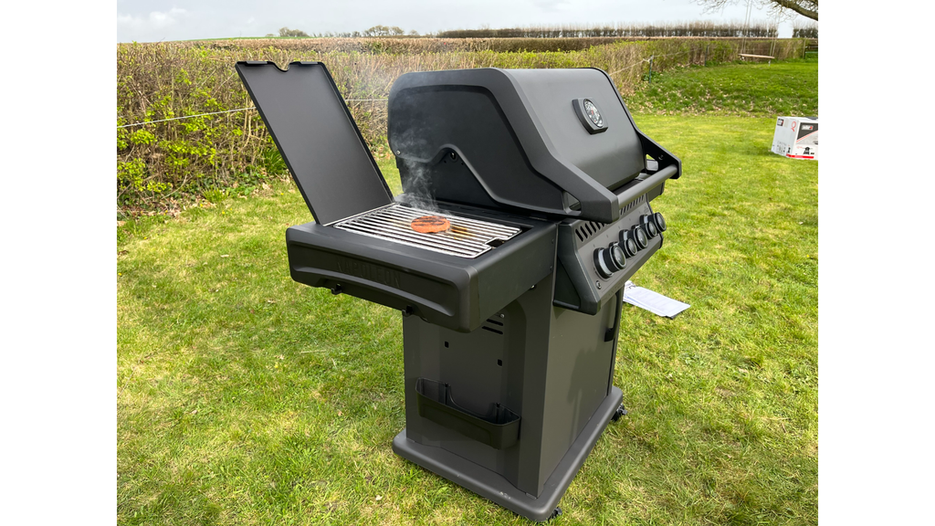 Napoleon Phantom Rogue SE 425 RSIB review a highend gas grill Top