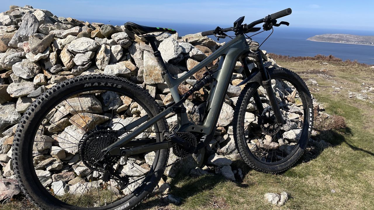 Dan Evans e-bike live