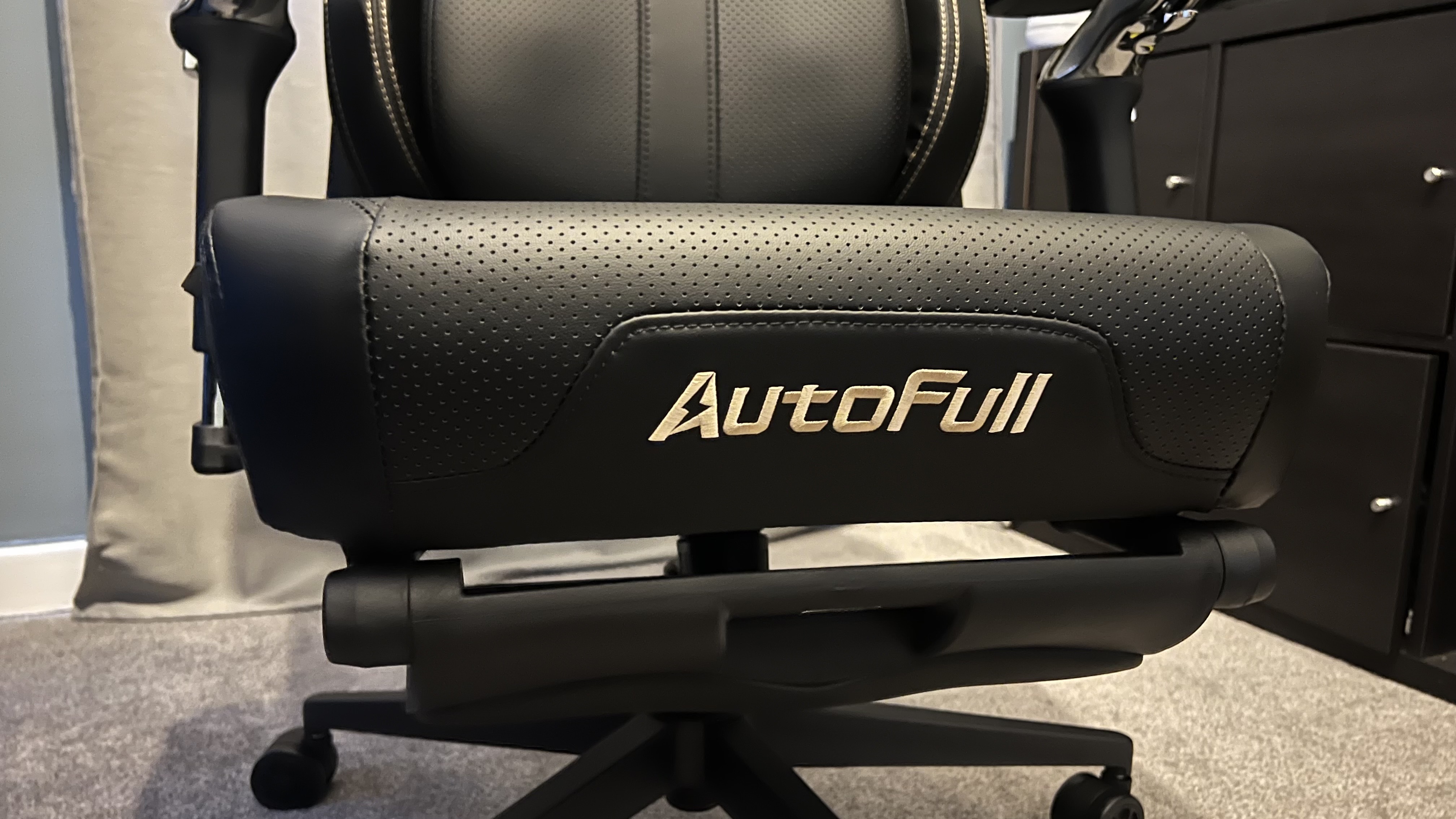 Autofull M6 Ultra 2.0 gaming chair main cushion and foot rest