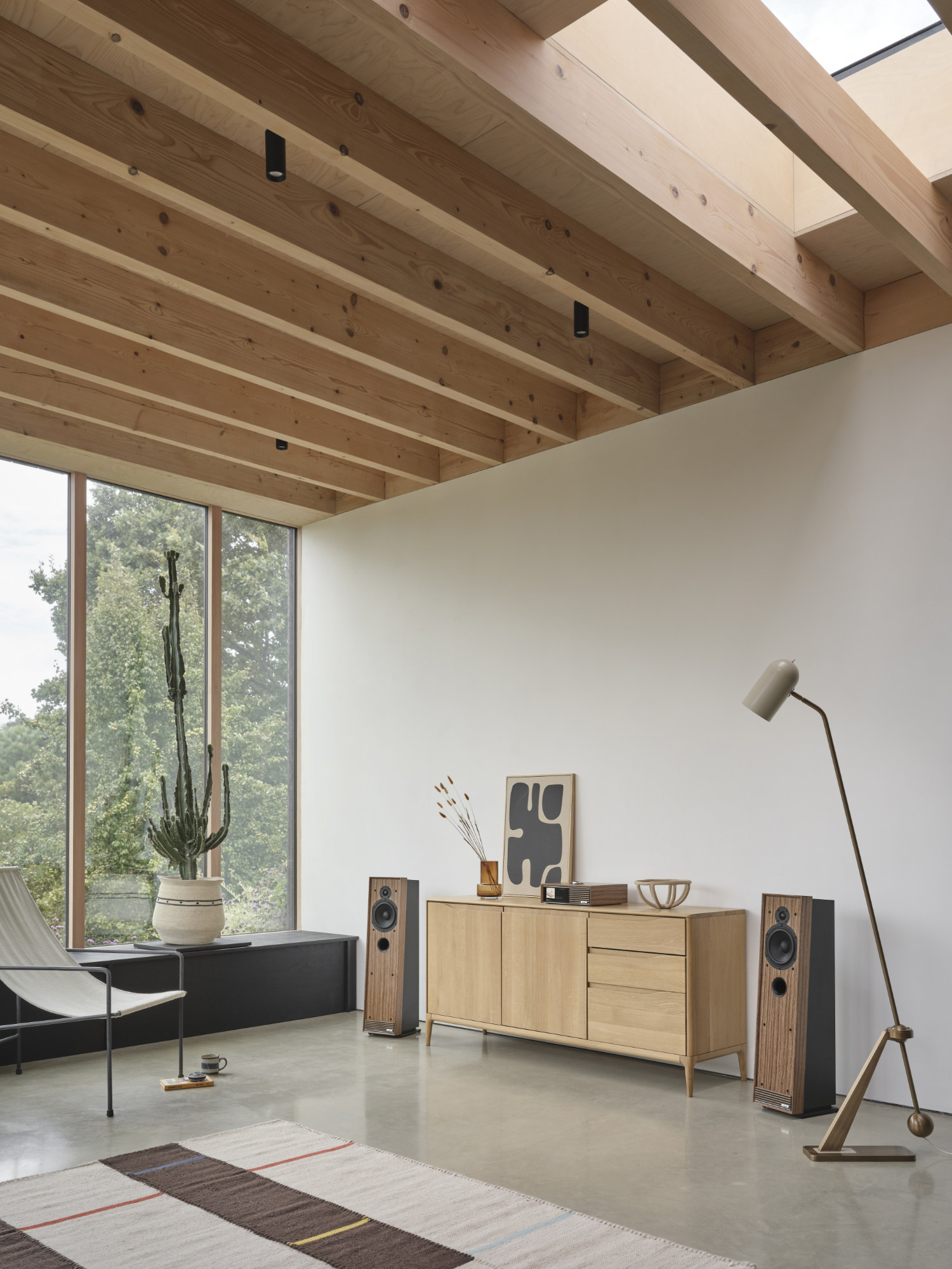 Ruark Audio Talisman-R speakers with the R710 Console