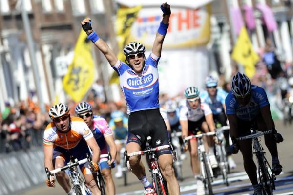 Wouter Weylandt (Quick Step) takes his second Grand Tour stage win in the Giro.