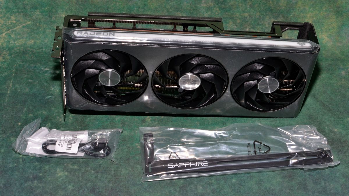 Sapphire RX 7800 XT Nitro+ charts and images